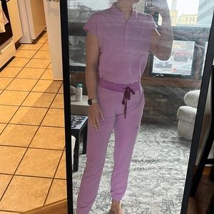 Figs scrubs jogger set light pink/purple